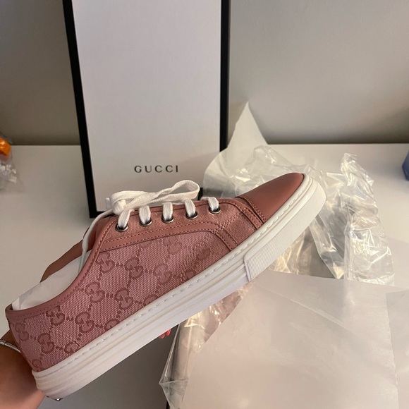 AUTHENTIC GUCCI SHOES SIZE 9 - Picture 1 of 5
